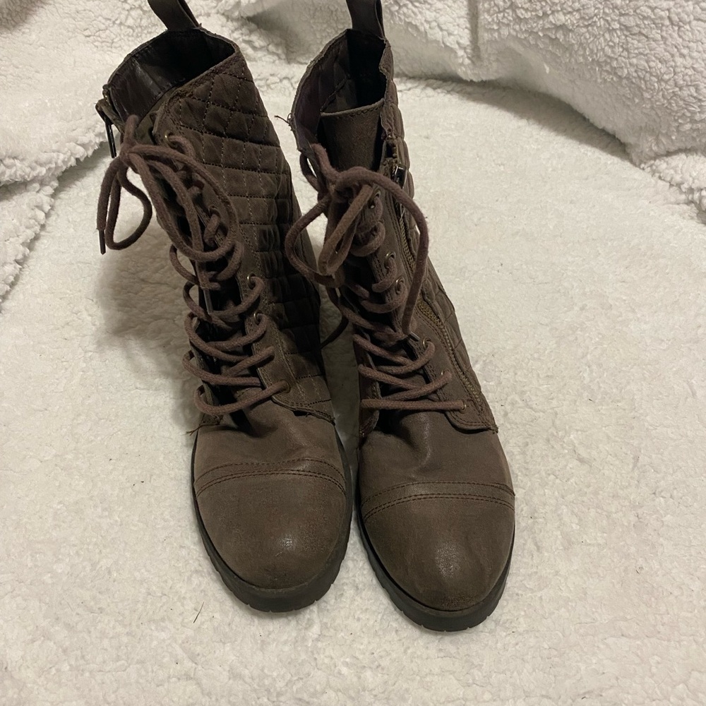 Mossimo boots size 9